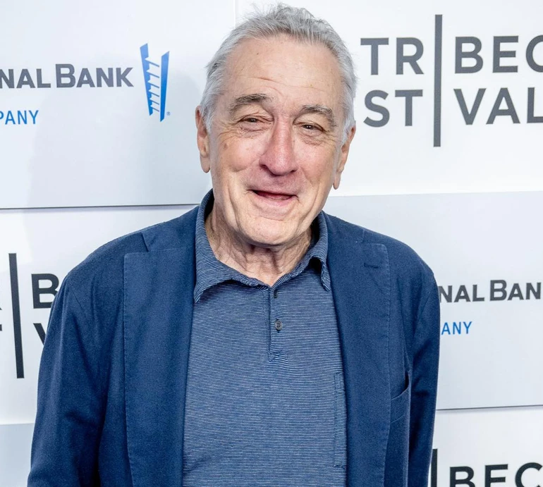 Де Ніро поділився враженнями від батьківства у 80 та зізнався, хто займається дитиною (не він)