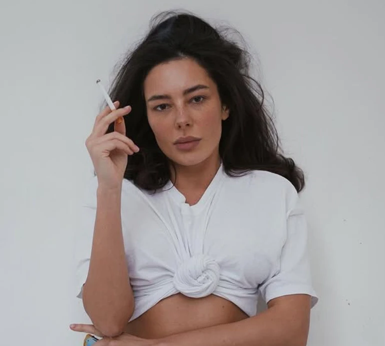 Манекен у купальнику на байдарці показала, для якого життя народжена