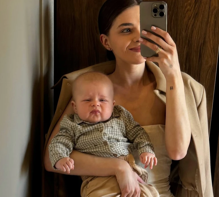 Любов помножилася на 2: дружина Остапчука помилувалася дорослішанням 5-місячного сина