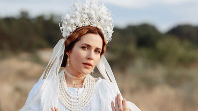 Наш код, наша історія: Осадча з дітьми, Сумська, Каменських, Ребрик та інші попозували у вишиванках у святковий день. Фото