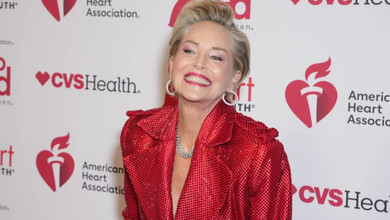 Шерон Стоун із молодиком у спідньому знялася в зухвалих позах для модного бренду. Фото