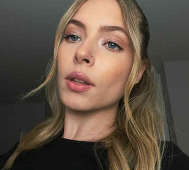 Донька Кравець у велосипедках і чоботах посвітила ніжками на селфі з мамою. Фото