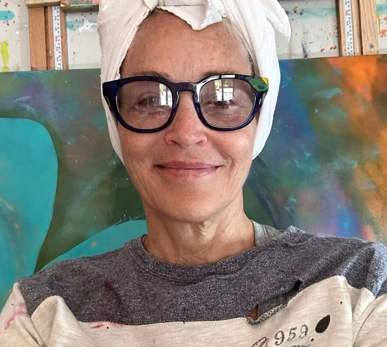 Шерон Стоун у 19-ий день народження прийомного сина показала його за коктейлем