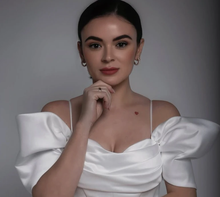 Дружина Луніна у Мадриді похвалилася 3-річним сином-випускником