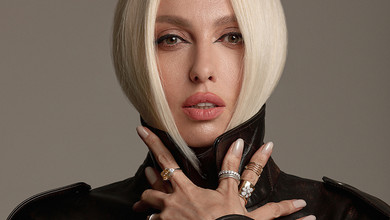 Не боюся змін: Полякова у мереживному спідньому та шапчині зі склом показалася на ефектних фото і поміркувала про дорослішання