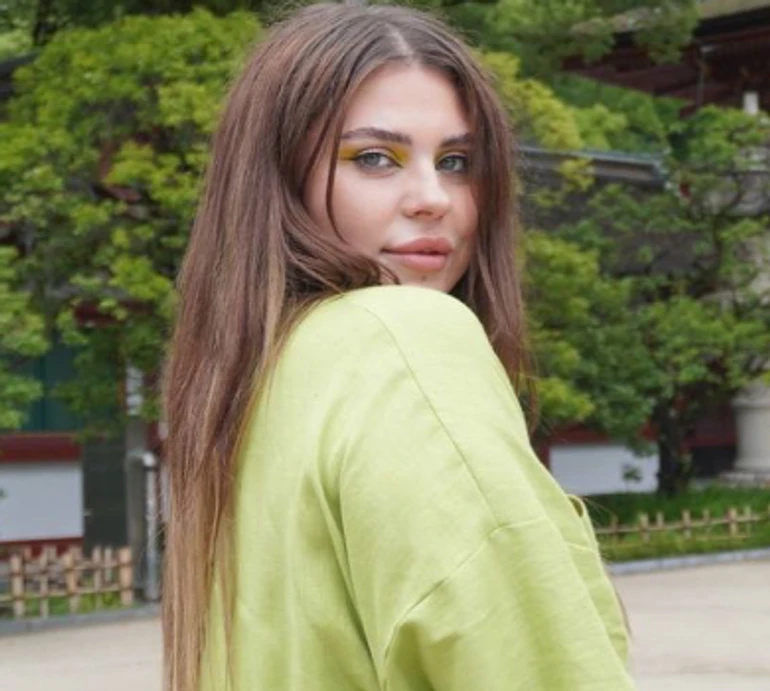 Заріцька заселфилася в купальнику на пляжі в Грузії. ФОТО