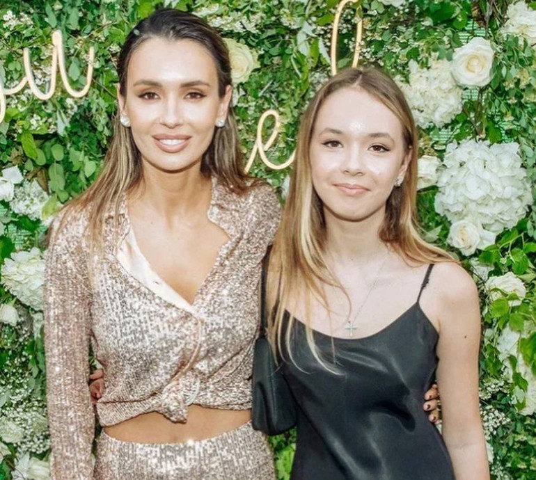 Моя бебічка: ексневістка Ющенка кумедними фото привітала його онуку з 14-річчям