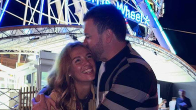 Втекти на побачення: Решетнік на площі нічного Києва пригорнув свою дружину в міні