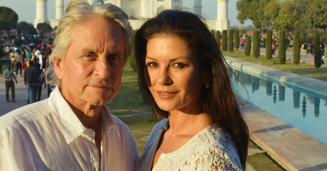 Зета-Джонс і Дуглас показали милі фото на 25-ту річницю