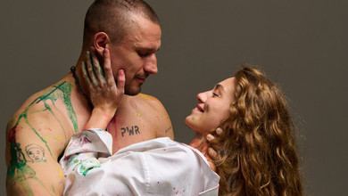 Цимбалюк з учасницею Холостяка обмазалися фарбою на пристрасній зйомці