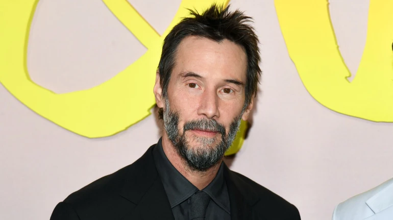 Кіану Рівз та його пасія з новою стрижкою потрималися за ручки на нью-йоркській прем'єрі