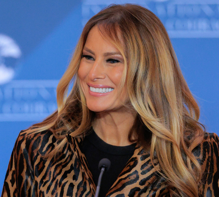 Меланія Трамп у леопардовому пальті за $11000 вручила нагороди видатним жінкам. Фото