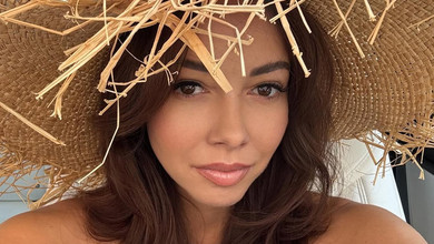 Кухар у паєтковому купальнику заселфилася з дочкою на відпочинку