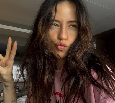 Яскравий купальник, барабани і Кацурін: Дорофєєва зібрала серпневі будні у фото