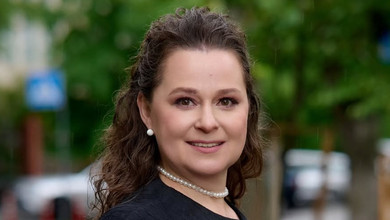 Милі бантики vs модний начіс: Біблів показала, як виглядала в 1-му та в 11-му класі