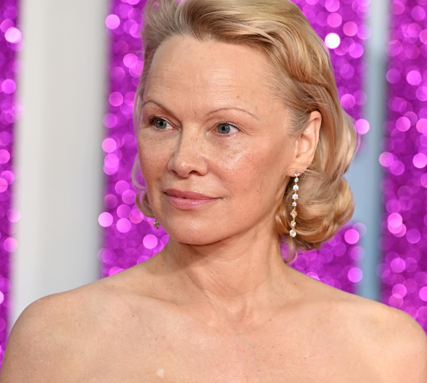 Більше не білявка: Памела Андерсон здивувала новим кольором волосся. Фото