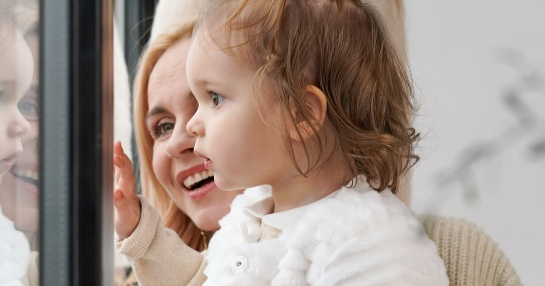 Лілія Ребрик показала, як її донька Аделіна вивчає перший сніг - відео