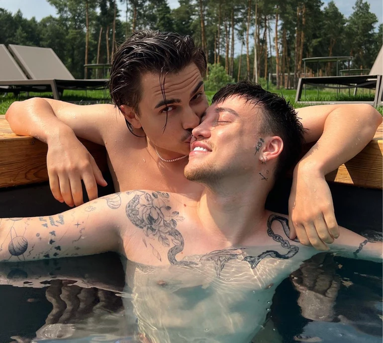 Блогер Машуковський показав, як освідчувався бойфренду на Говерлі