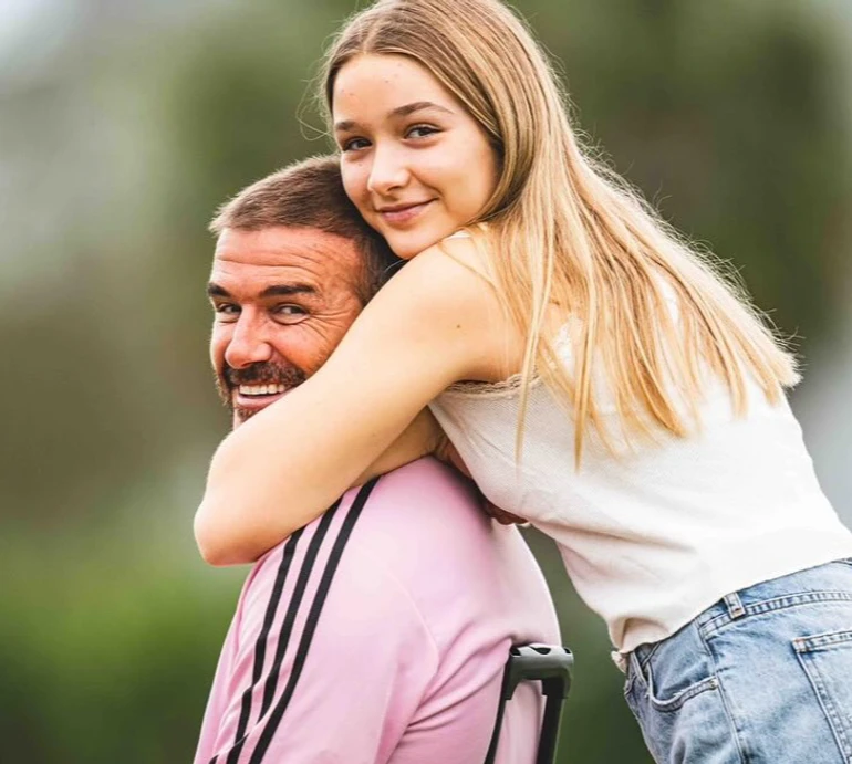 Чортяка Бекхем із рогами заселфився з донькою-бурундуком. ФОТО