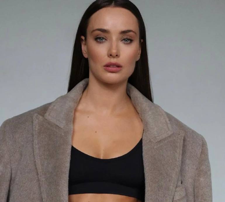 Красива пара: Мішина заінтригувала фото з
м'язистим незнайомцем