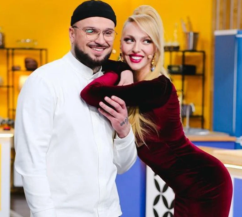 Міксанув дві пляшечки віскаря: ексучасник МастерШеф вибачився за публікацію пікантних фото з Поляковою та кінчений наклеп у її бік