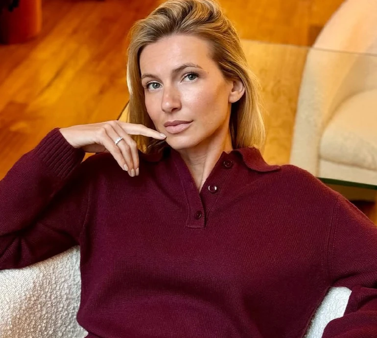 Більше не блондинка: Юрушева показалася у новому іміджі. Фото