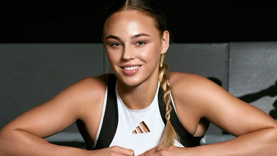 Білодід у спортивному міні виставила на камеру довгі ноги для модних фото