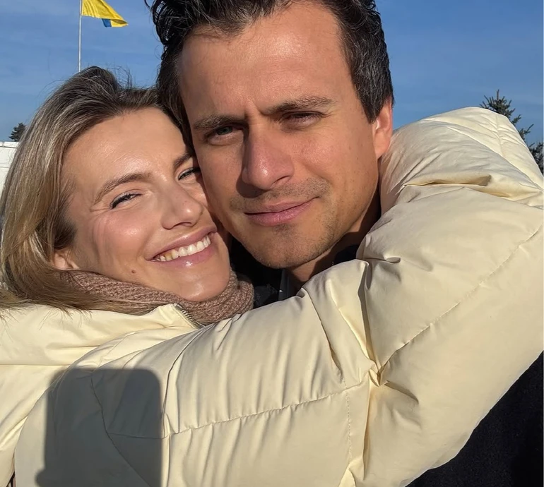 Юрушева з доньками вперше за час повномасштабного вторгнення приїхала в Україну