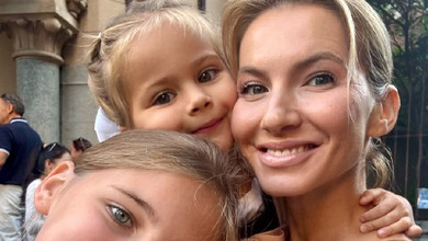 Юрушева у Мілані замилувала селфі з доньками-школярками
