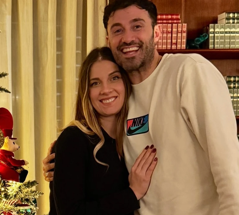 Частинка української погоди: Харлан із нареченим пораділи снігу в Болоньї. Фото