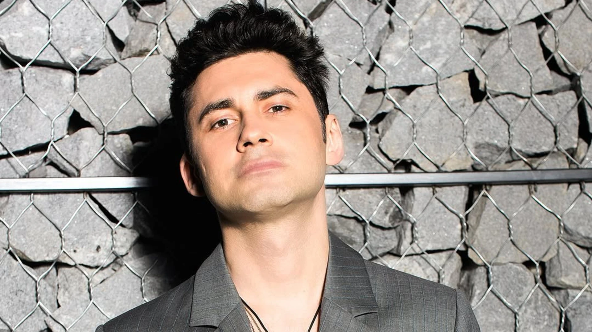 Номінація на Греммі і телероман із Кароль: що відомо про Дана Балана, який кардинально змінив образ