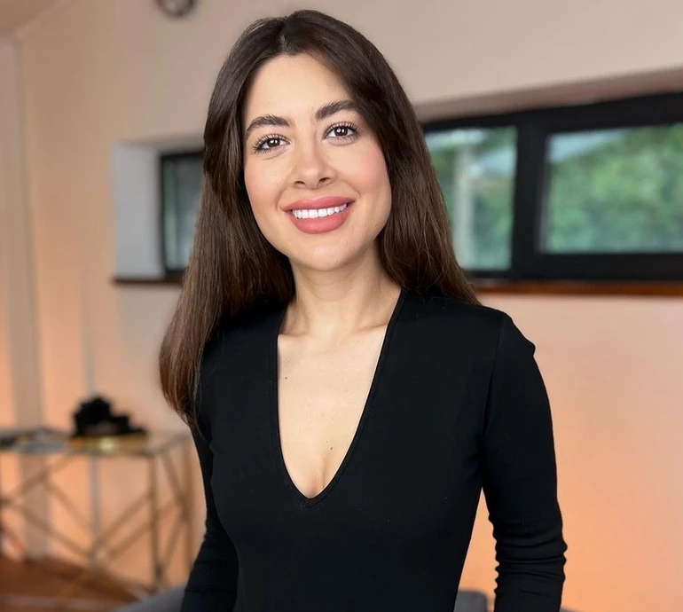 У мене немає кубиків пресу: Раміна, показавшись у купальнику, закликала не вірити Instagram