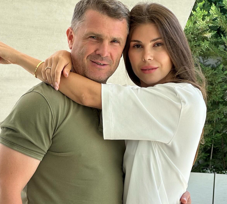 Дружина Реброва у 8-му річницю шлюбу пригадала себе наречену та показала весільні фото