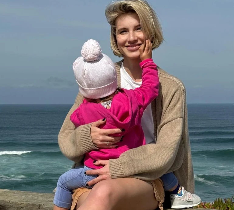 Третя дитина - суцільна любов: Юрушева ніжно привітала молодшу дочку від Скічка з 2-річчям