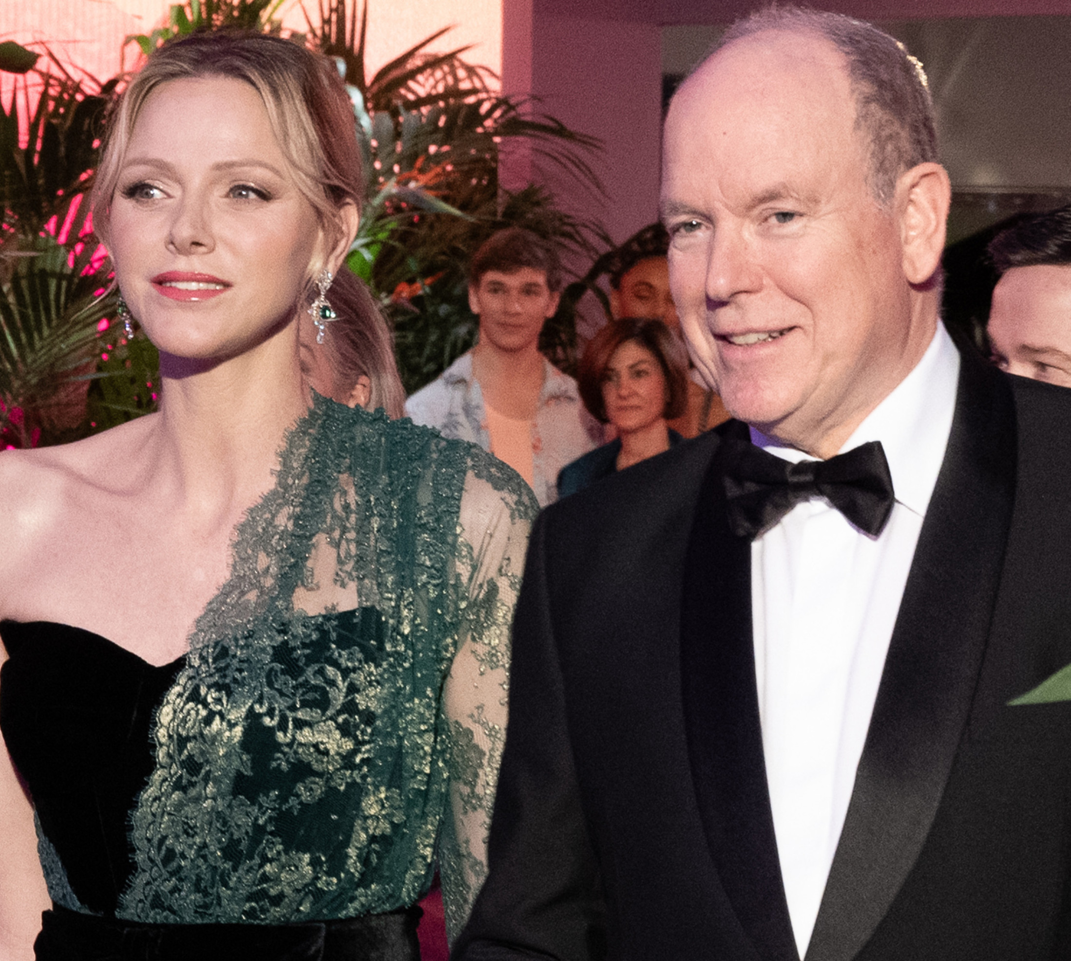 Мереживо від Dolce&Gabbana та смарагди: княгиня Шарлін підкорила вишуканим образом на Балу троянд