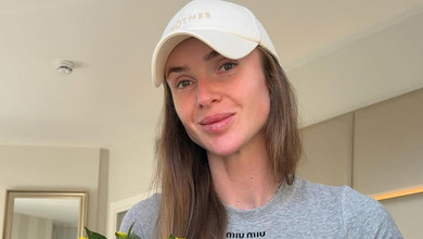 Світоліна у стилі спорт-шик наробила фото на тенісному корті