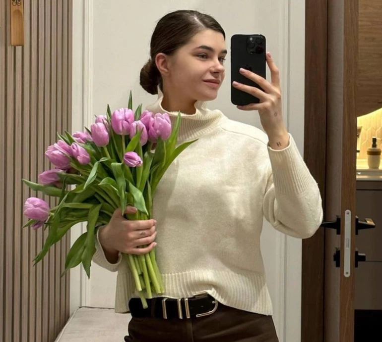 Трапляються заскоки: дружина Остапчука посвітила пресом і повідомила, що повертається у спортзал