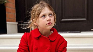 Фреймут помилувалася молодшою дочкою у пальтечку, яке 12 років тому носила старша. Фото