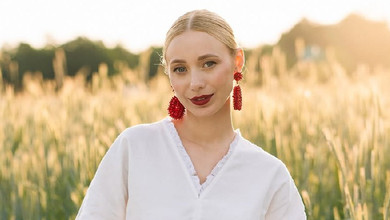 Дружина Павліка з нагоди 31-річчя показалася в ефектному етнообразі та розказала про головний подарунок