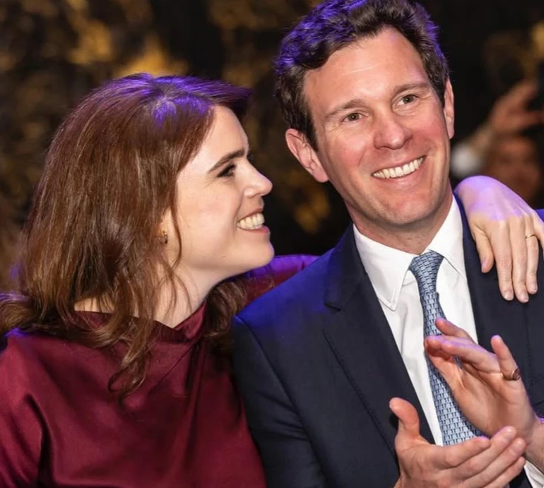 Принцеса Євгенія зацілувала свого чоловіка з нагоди 7-річчя шлюбу. Фото