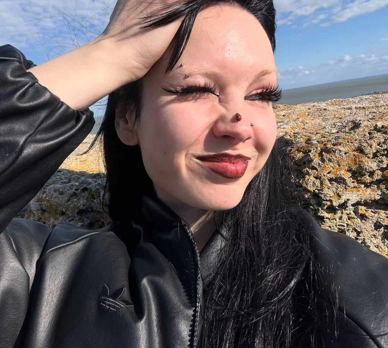 Зацінила мій новий трек: Кажанна показала, як її мама танцює під дощем