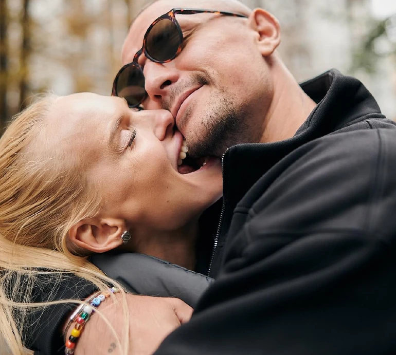 Банальні речі: Цимбалюк розповів про дозвілля з коханою та чим годує її зранку