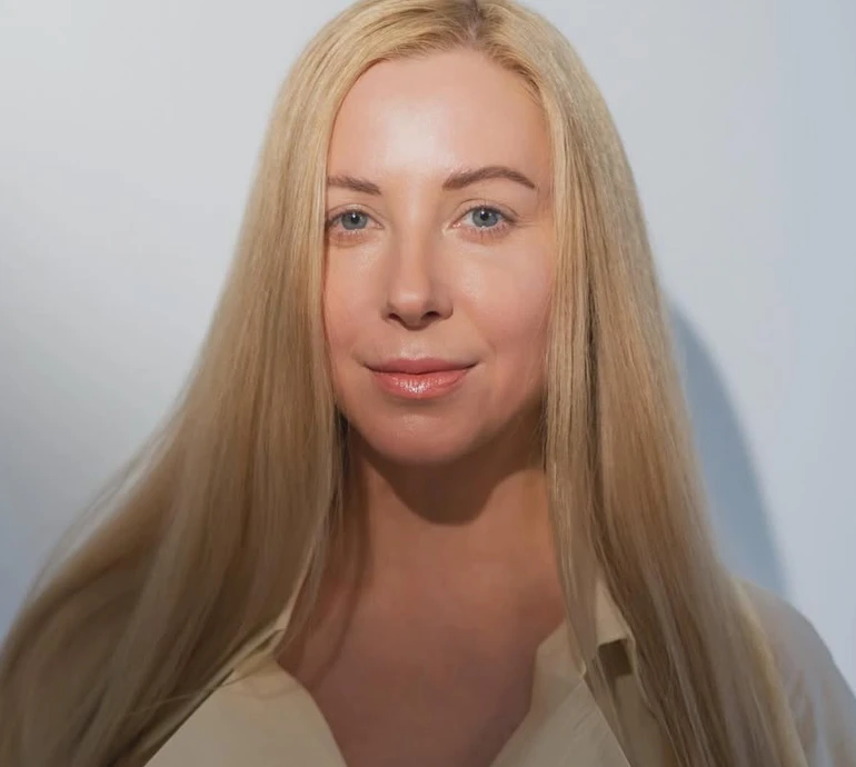 Матвієнко замилувала обіймами з Мірзояном, який з квітами зустрів її на пероні