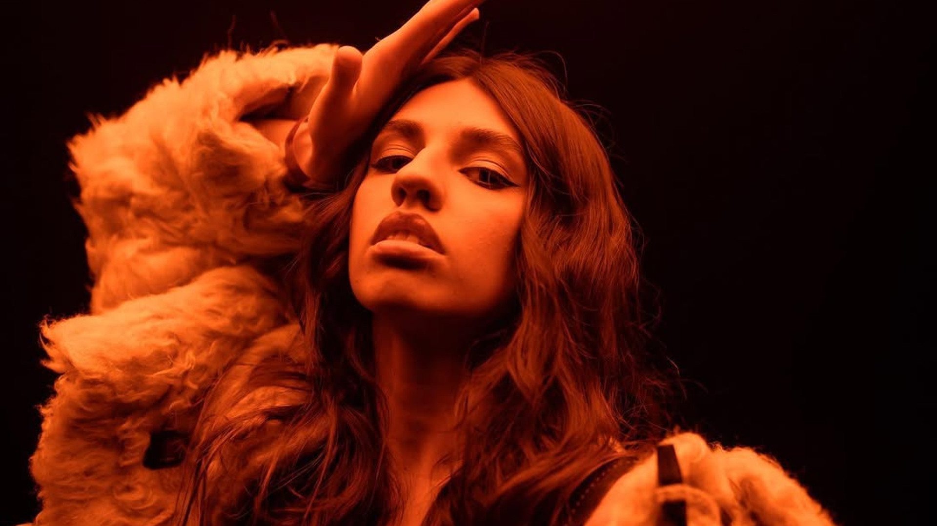 Дитинство на Троєщині, слава у TikTok і страх померти у 27: цікаве про співачку Lely45