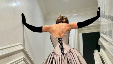 Корсет, оперні рукавички та оксамит: Лопес у кутюрі в формі піскового годинника випнула звабний бюст на хіднику кінопремії