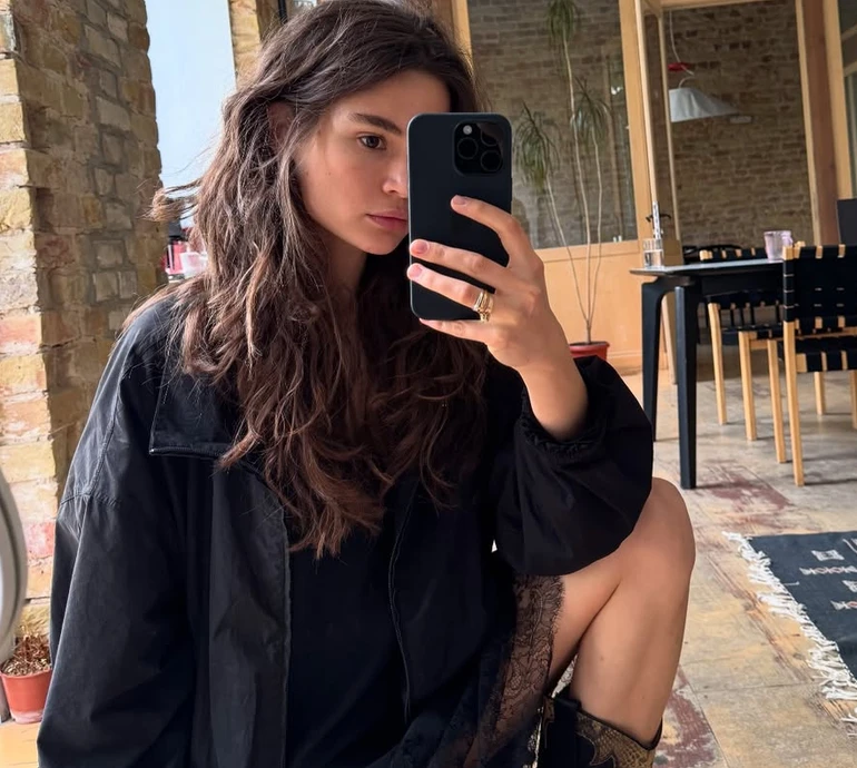 Кацуріна у купальнику наробила фото на португальському відпочинку