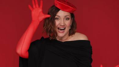 Побажайте мені щось класне: червоно-чорна Цибульська наробила яскравих кадрів на своє 40-річчя