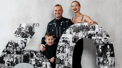 Найкращий і найдорожчий: дружина Павліка привітала його з 60-річчям символічним подарунком та влаштувала фотосет у фемілі-луках