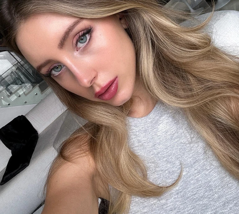 Стало відоме ім'я імовірної подруги Павла Дурова, затриманої разом із ним у Парижі. Фото