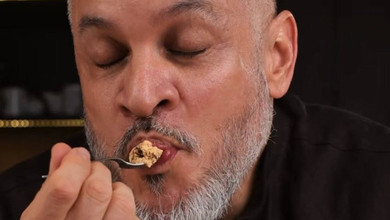 Спеціальна форма не потрібна: Хіменес-Браво показав, як готується сирна паска зі згущеним молоком